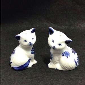 Porcelain Cat Salt and Pepper Shakers - Blue and White,unbranded,2 3/4 tall